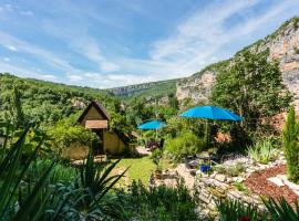 Gîtes Un Jardin dans la Falaise，位于Cabrerets佩赫默尔洞附近的酒店