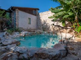 Hemdatya Stone Suites In The Galilee，位于Ilaniya的酒店