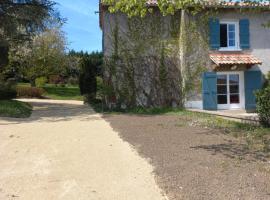 L'Eglantyne，位于La Chapelle-de-Guinchay的B&B