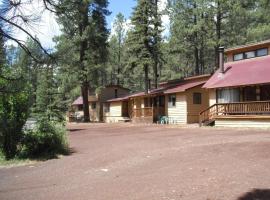 Greer Point Trails End Cabins，位于Greer的酒店