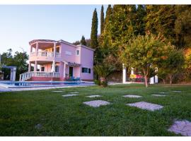 Private Villa's in NW Corfu with Pool，位于Kavvadádes的酒店