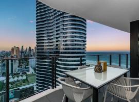 Koko luxury apartment in Broadbeach，位于黄金海岸宽滩北部电车站附近的酒店