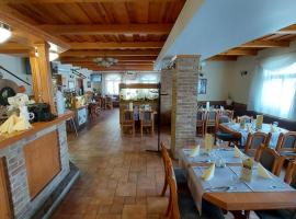 Szepi Fogadó Szendehely，位于Szendehely的酒店
