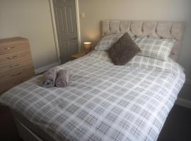 Springfield Gardens - Ilkeston - Close to M1-A52 Long Eaton - Nottingham - Derbyshire - 500Mbs WiFi!，位于伊肯斯顿的酒店