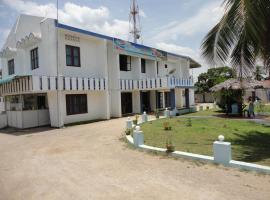 Holiday Beach Resort，位于Kalmunai的酒店