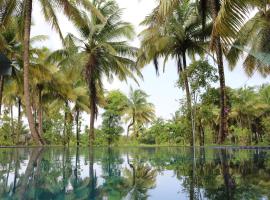 Priti Garden Farmstay, Kelwa Palghar -4 BR farmhouse with pool, pond, games,bbq，位于Māhīm的酒店