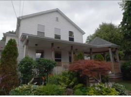 Garden 2 Storey House，位于尼亚加拉瀑布的带按摩浴缸的酒店
