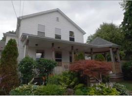 Garden 2 Storey House，位于尼亚加拉瀑布的乡村别墅