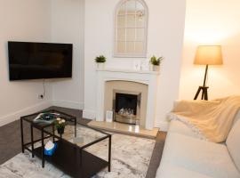 High Peak Place - Spacious Whaley Bridge Townhouse，位于Whaley Bridge的度假屋