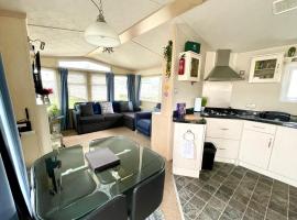 Modern Holiday Home #Skipsea Sands Static Hire，位于斯基普西的酒店