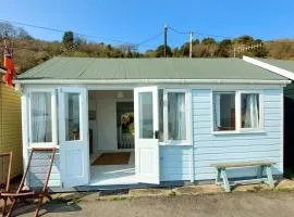 Sea Forever - Beautiful Chalet which Overlooks the Sea! Amazing Views,Lovely Interior and Set Within the Best Part of Lyme with Beaches, Restaurants and Harbour all on your Doorstep! Rated Highly