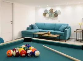 Apartment with jacuzzi & pool table, Haifa center close to Bahai Garden