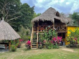 EcoHostal Palmares Del Rio，位于Guachaca的酒店