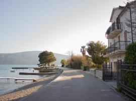 Live By The Sea, Bijela，位于Rake的酒店
