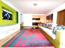 CENTRU UNIRII LUXURY VIP PALMIER Apartament 2 camere cu TERASA exterioara amenajata ! Parcare subterana privata climatizata si supravegheata video dar doar cu rezervare in limita locurilor disponibile !PROPRIETATE IN REGIM HOTELIEP - NU ARE BUCATARIE !