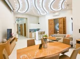 Prime Downtown Budapest Luxury Condo, Private Spa, Home Cinema, Patio