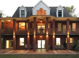 Bright Oasis on Lake Hartwell with Boat Dock!