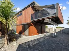 Maranui BeachSide Retreat - Mt Maunganui Home