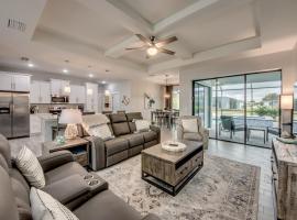 Skyline Cape Coral, Private heated Pool and Spa，位于珊瑚角的度假短租房