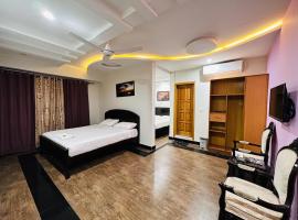AAKAS Hotel & Restaurant，位于穆扎法拉巴德的酒店