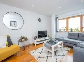 Pass the Keys Spacious 1 Bedroom Apartment in Heart of the City