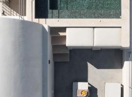 Areos Luxury Suites，位于弗通的酒店