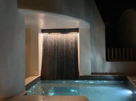 Areos Luxury Suites，位于弗通的酒店