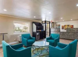 Days Inn by Wyndham Foley