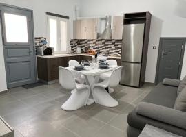 Thania's House ,4 minutes from the center of Hermoulis，位于埃尔莫波利斯的酒店