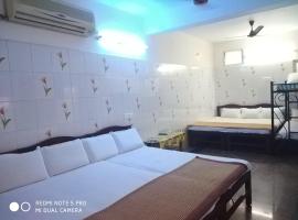 ABC kB Guest House auroville，位于黎明之村的酒店