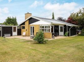 5 person holiday home in Væggerløse-By Traum，位于博托比的酒店
