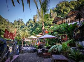 Jungle Inn Bukit lawang，位于武吉拉旺的酒店