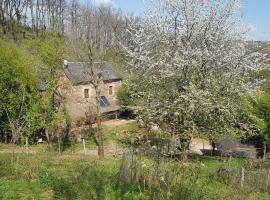 maison isolée dans les vignes et les bois，位于Valady的度假屋