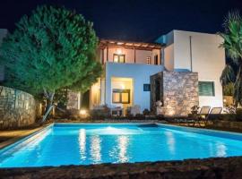 Luxury Villa in Agios Nikolaos with private pool，位于阿基欧斯尼古拉斯的酒店