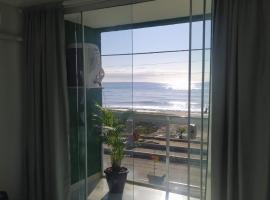 Triplex beira mar Rio das Ostras RJ，位于里约达欧特拉斯的度假屋