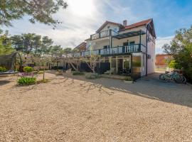 Apartments Villa Agape Vir，位于维尔的酒店