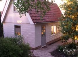 Very nice cottage in Durgerdam, with private garden, free parking, pets allowed，位于阿姆斯特丹的酒店