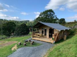 Safari Tent with Hot Tub in heart of Snowdonia，位于多尔盖罗的豪华帐篷