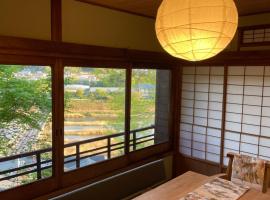 えん吉野絶景広がる隠れ家1棟貸切ペットokサウナ室完備，位于吉野町的酒店