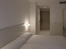 HOTEL LA FONDA B&B，位于塔拉桑纳阿拉贡的酒店