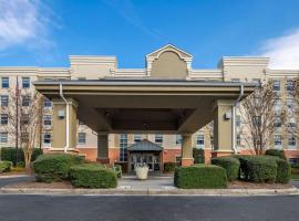 Comfort Suites near Birkdale Village- Huntersville，位于亨特斯维尔的酒店