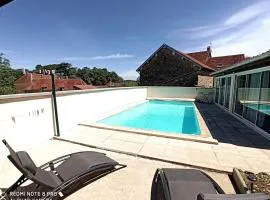 JURA - Maison de village entière avec piscine