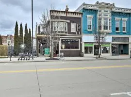Dtwn Sheboygan Apt Above Local Bar!