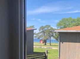 Gotland Tofta, Stuga med superläge! Havsutsikt på Tofta strand mindre än 10 minuter till en av Sveriges högst rankade golfbana!，位于维斯比的度假短租房
