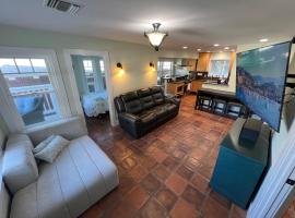 Catalina Three Bedroom Home With Hot Tub And Golf Cart，位于阿瓦隆的别墅