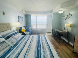 Daytona Beach Resort Oceanfront CondoStudio，位于代托纳海滩代托纳比奇冲浪学校附近的酒店