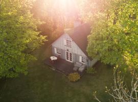 Vanatuuliku log house with sauna，位于Laevaranna的度假屋