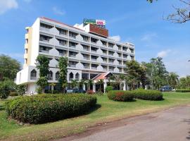 Phuphanplace Hotel，位于Ban Phang Khwang Tai沙功那空皇家大学附近的酒店