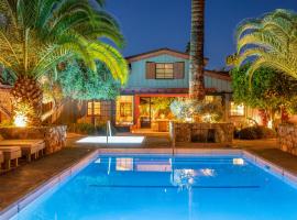 斯派罗木屋度假酒店，位于棕榈泉的带按摩浴缸的酒店