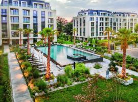 Marina Beach Azur- 100m from the BEACH & SPA! LUXURY APARTMENT!，位于圣君士坦丁和海伦那的酒店